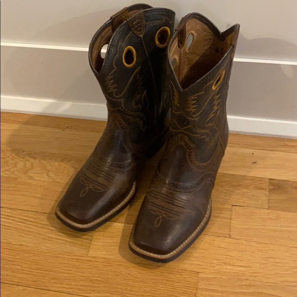 Kid’s Ariat Tombstone Boots.Will fit W’s 6.5M.